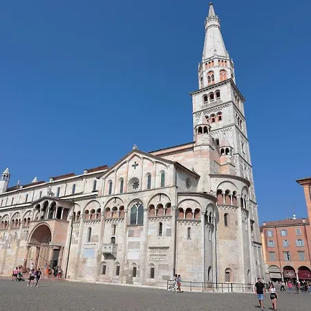 A 100m Dal Duomo - In Centro A 모데나